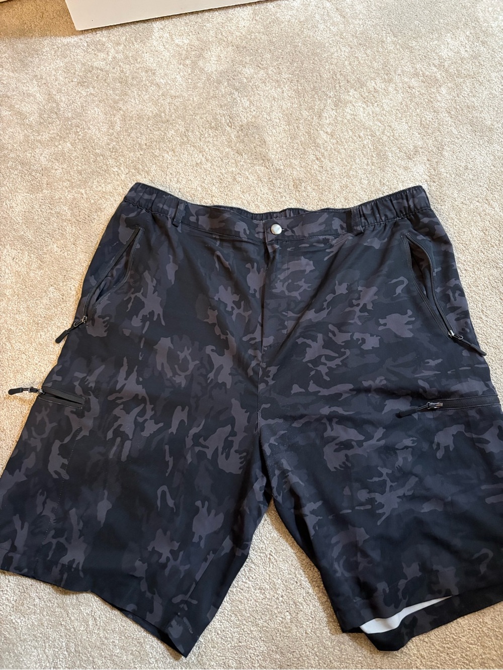 Men's Black Camo Cargo Shorts with Zip Pockets